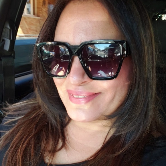 Meet your Posher, Michele - Picture 1 of 1